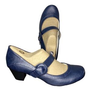Clarks navy pumps brand new size 9 wide